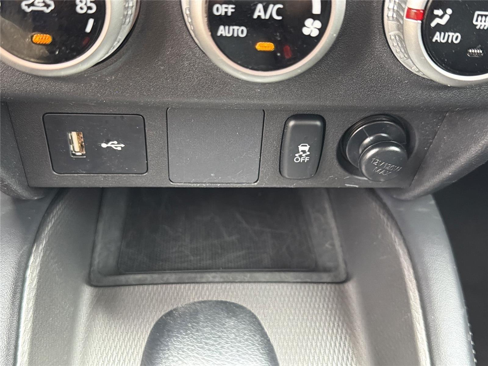Used 2023 White Diamond Mitsubishi ES image 7