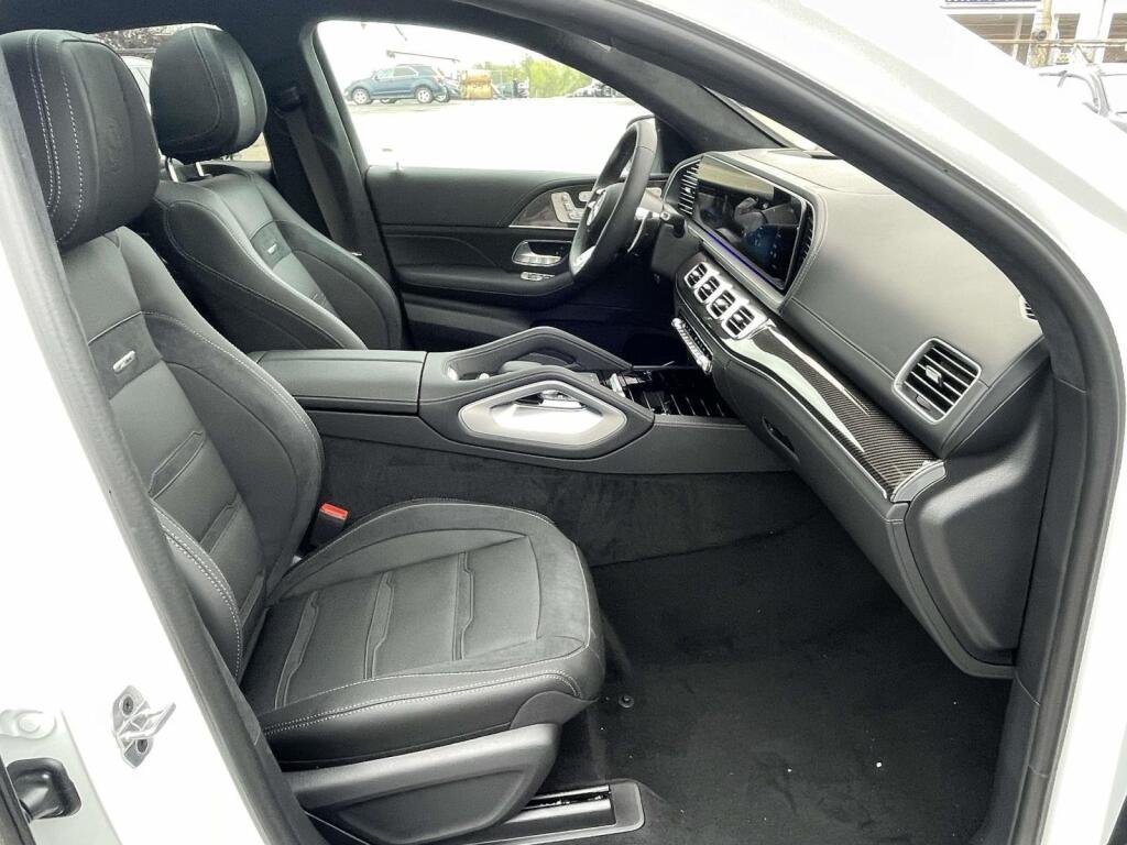 New 2026 MANUFAKTUR Moonlight White Metallic Mercedes-Benz AMG® GLE 63 S image 23