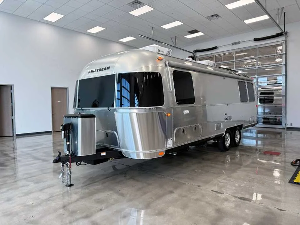 Used 2025 SILVER AIRSTREAM  image 4