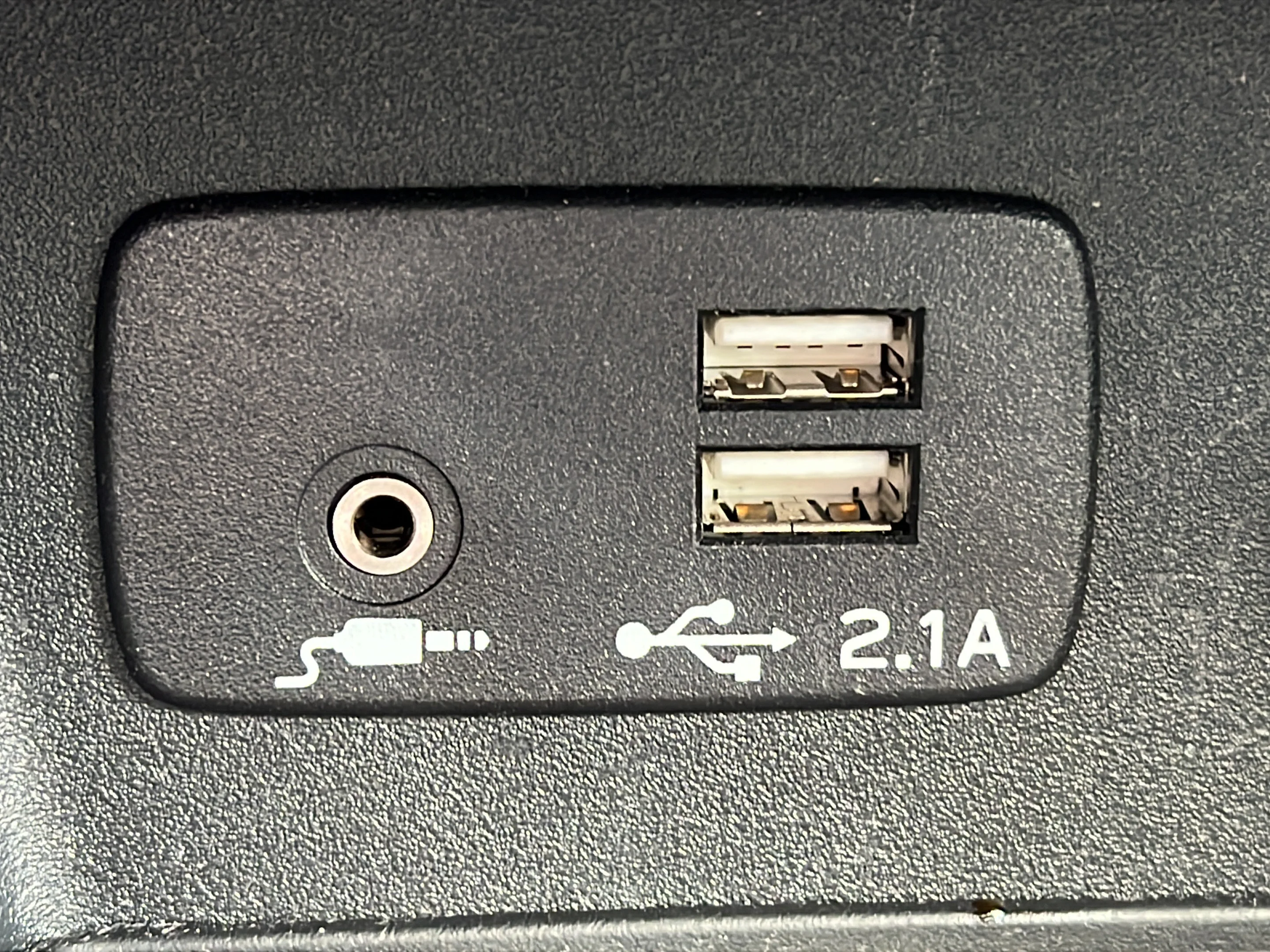 Used 2023 Brilliant Bronze Metallic Subaru Premium image 18