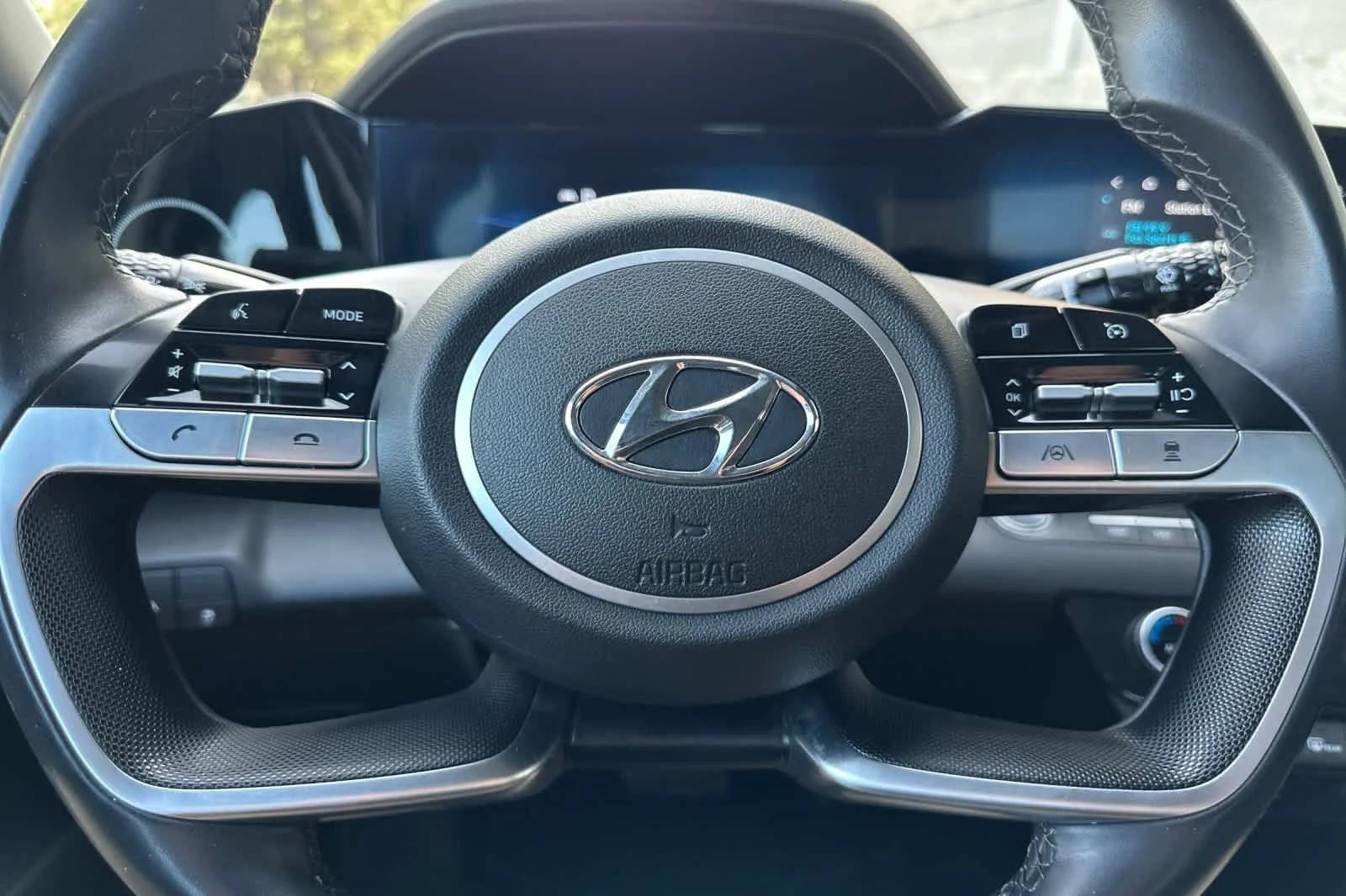 Certified Used 2023 Fluid Metallic Hyundai SEL image 23