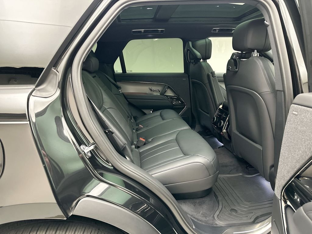 New 2026 Santorini Black Metallic Land Rover SE image 15