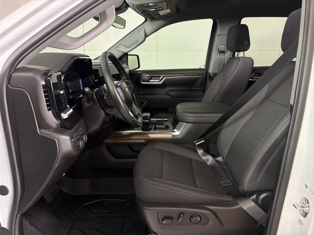 Used 2026 White Chevrolet LT image 15