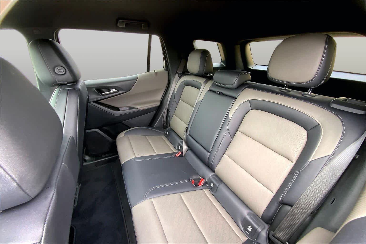 Used 2025 Mosaic Black Metallic Chevrolet FWD LT image 21