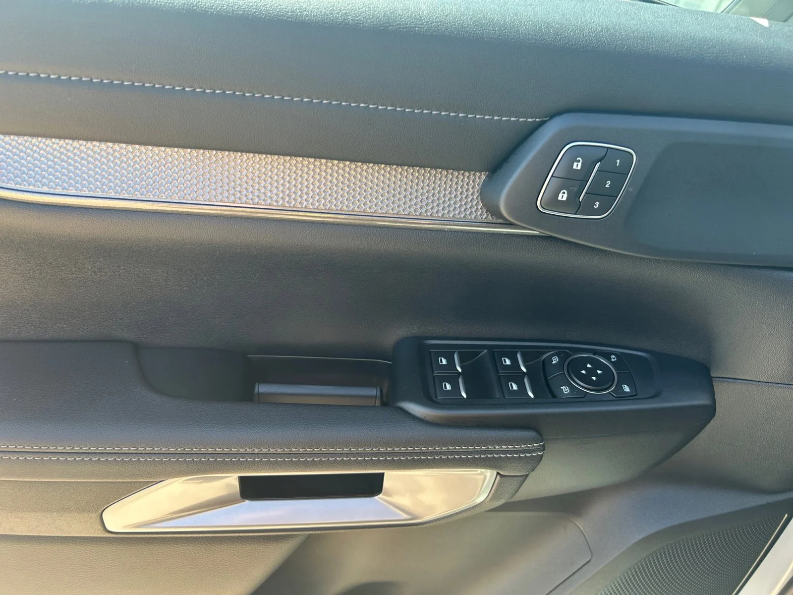 New 2026 Avalanche Ford Lariat image 16