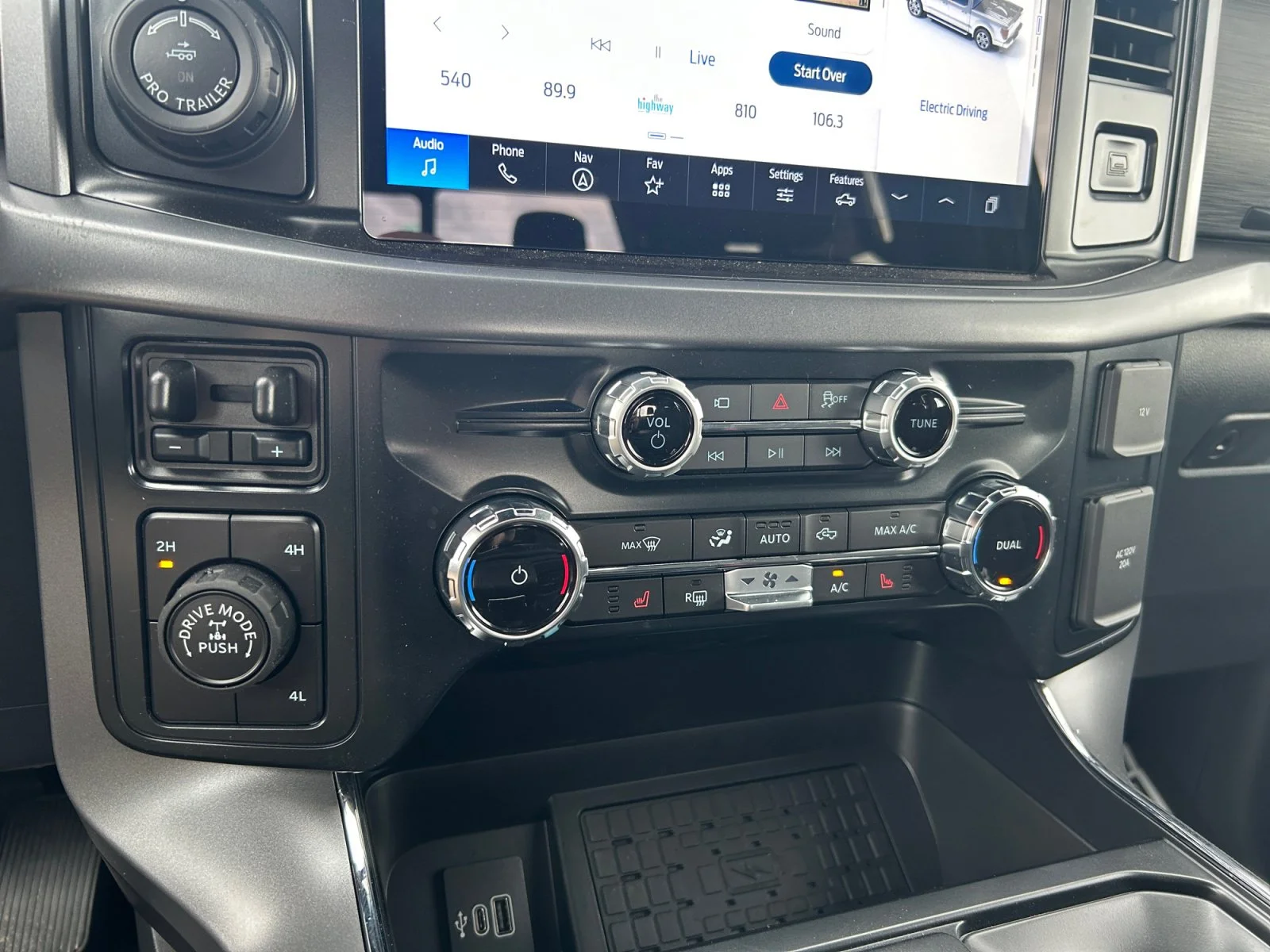 New 2026 Carbonized Grey Metallic Ford XLT image 23
