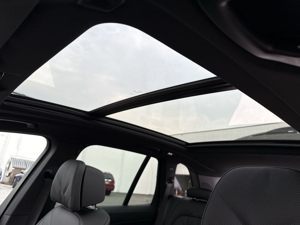 New 2026 Green Metallic BMW xDrive40i image 22