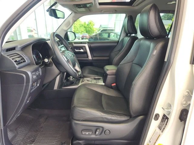 Certified Used 2016  Toyota Limited image 17