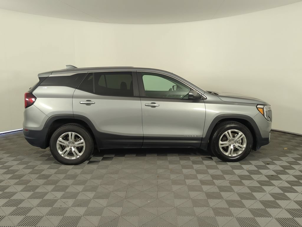 Used 2024 Sterling Metallic GMC SLE image 7