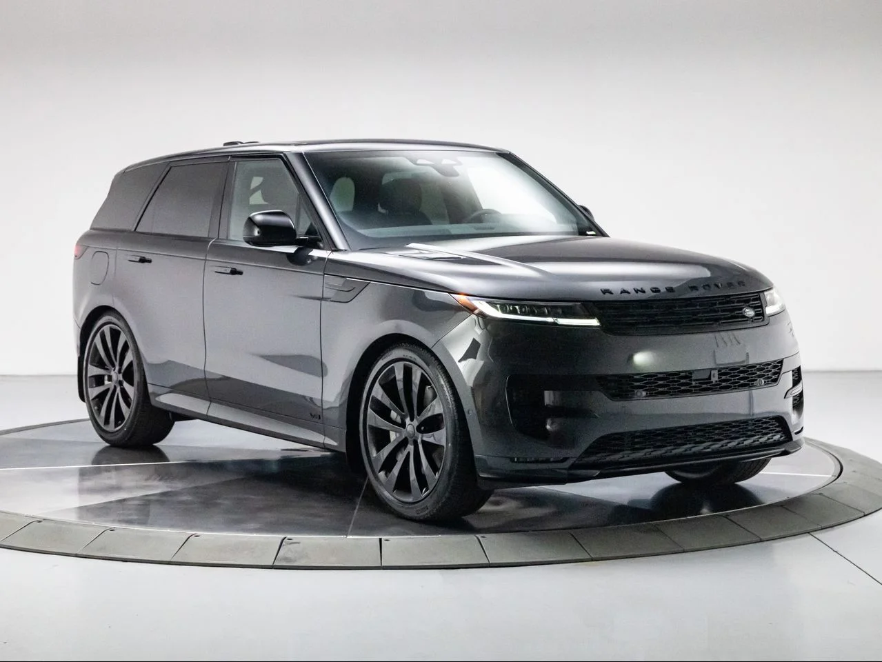 New 2026 Carpathian Grey Land Rover P530 Dynamic SE image 7