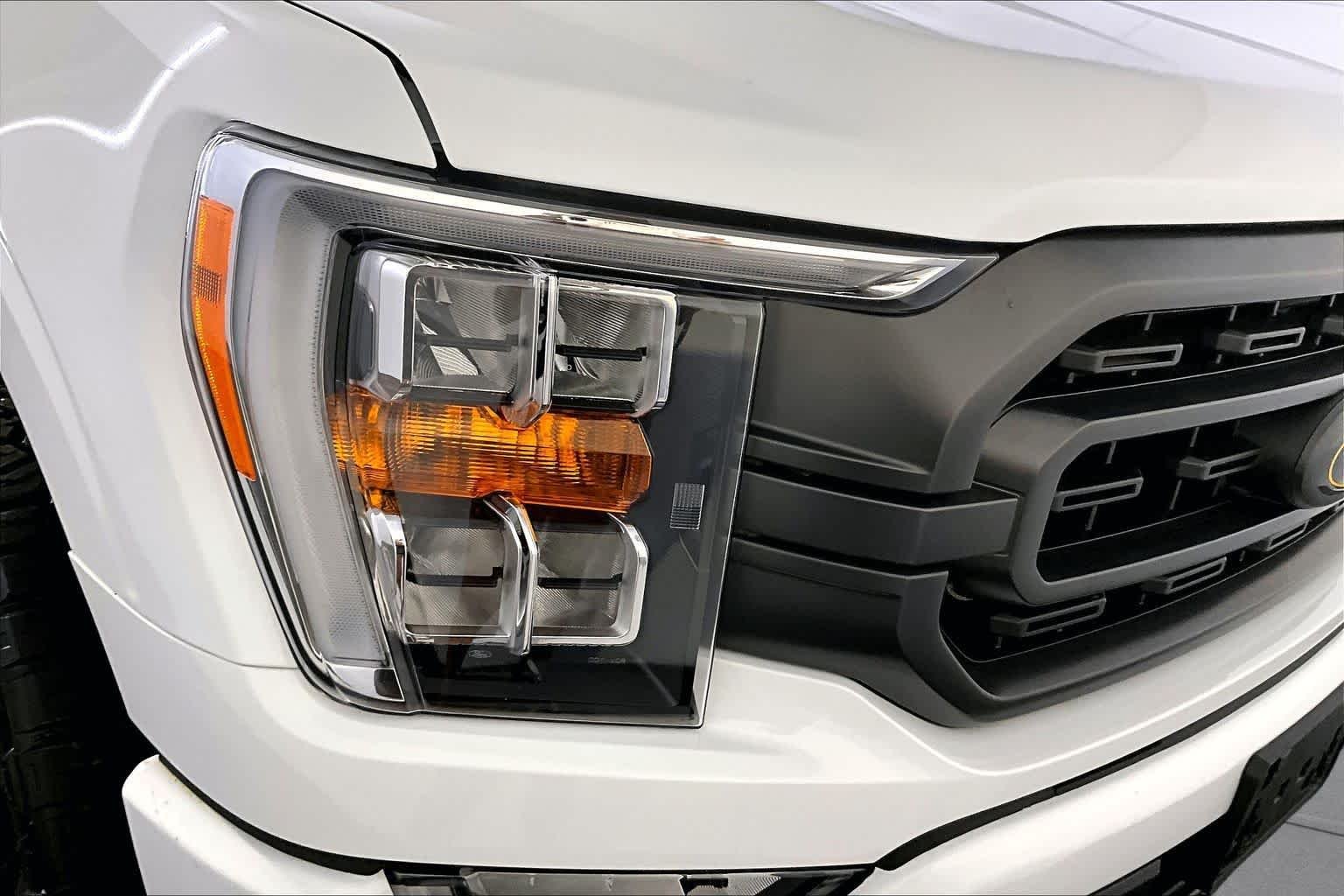 Used 2023 Oxford White Ford XLT image 27