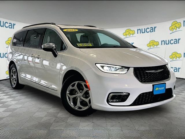 2023 Chrysler Pacifica Limited's photo