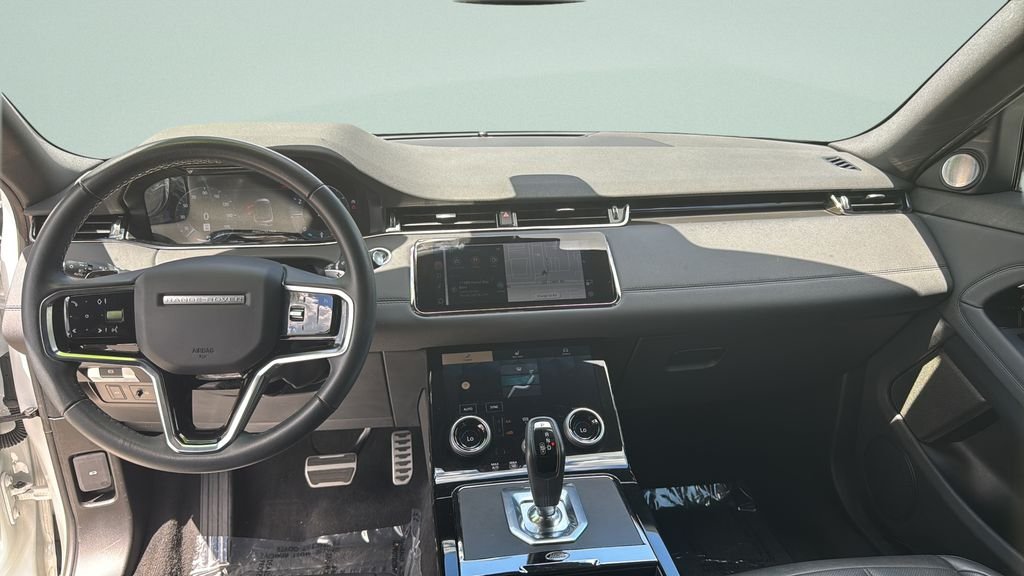 Used 2023  Land Rover R-Dynamic SE image 21