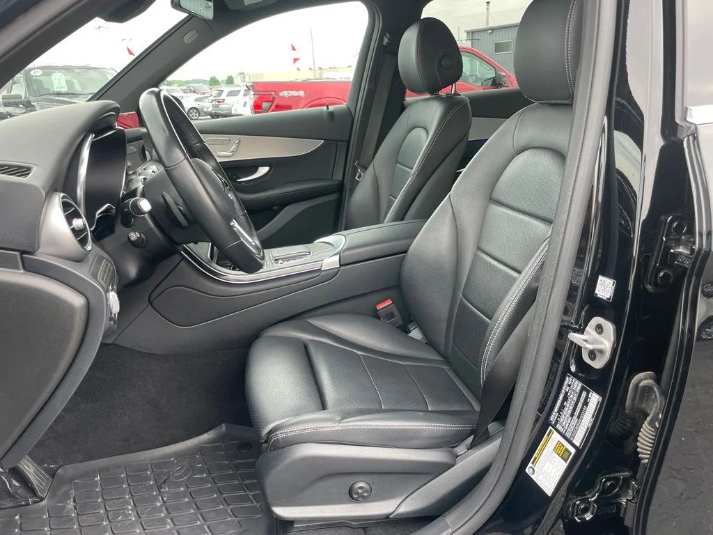 Used 2022 Black Mercedes-Benz GLC 300 image 7