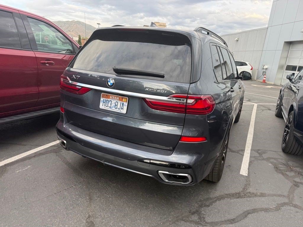 Used 2022 Arctic Grey Metallic BMW xDrive40i image 3