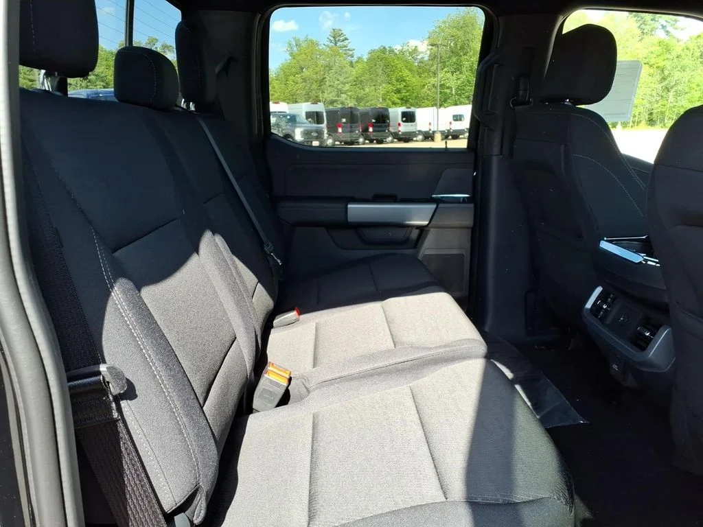 New 2026 Agate Black Metallic Ford XLT image 13