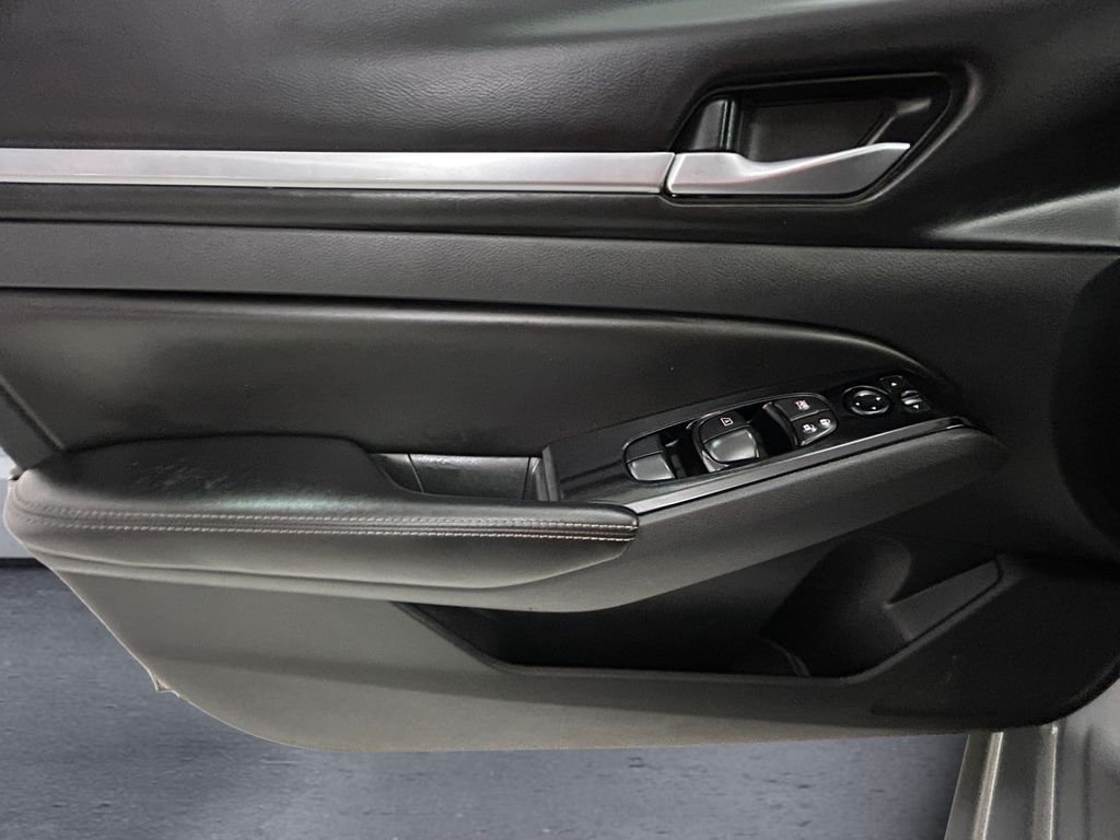 Used 2023 Silver Nissan 2.5 SV image 12