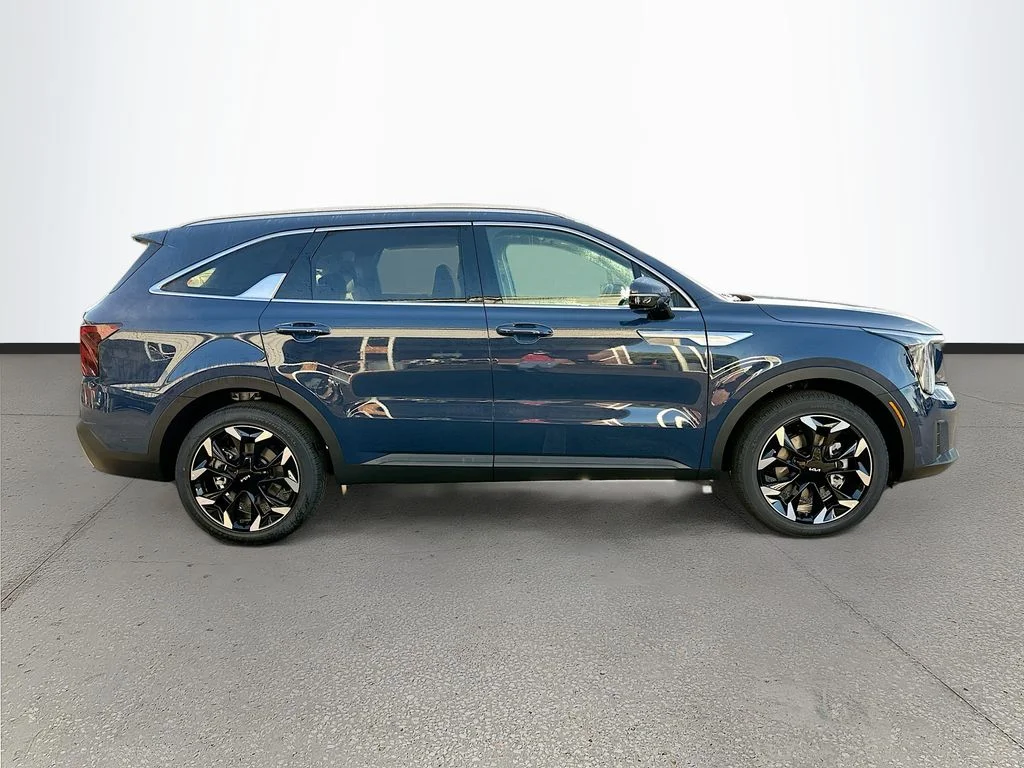 2026 Kia Sorento EX - Photo 8