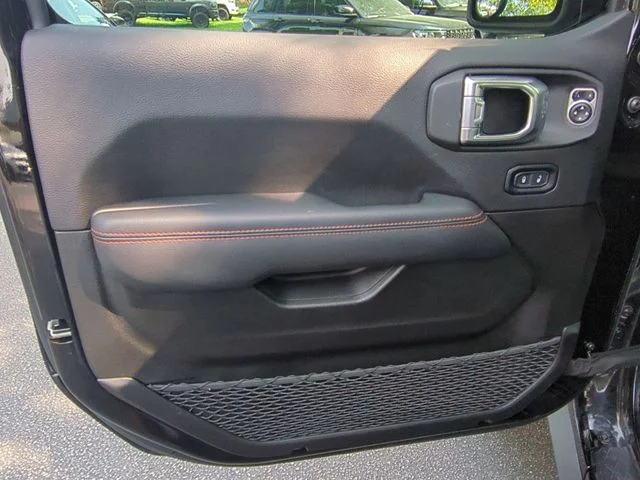 Used 2023 Black Jeep Mojave image 12