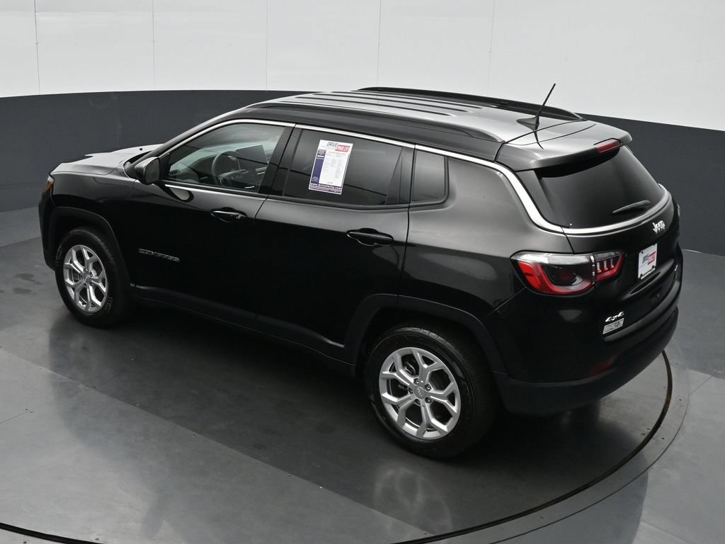 Used 2024 Black Jeep Latitude image 19
