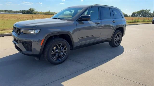 New 2027 Sting-Gray Clear-Coat Paint Jeep Altitude image 5