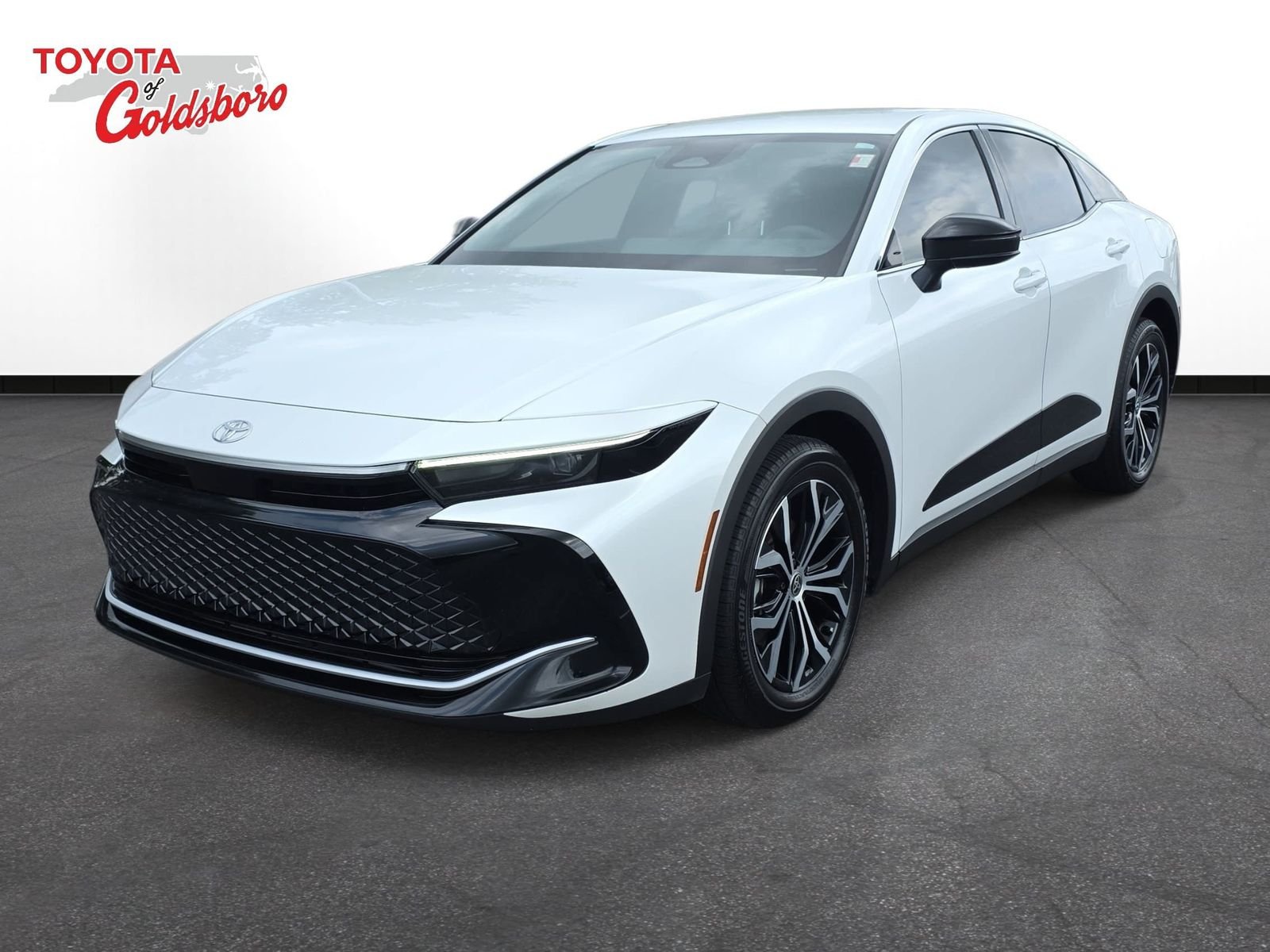 Used 2026 White Toyota XLE image 1