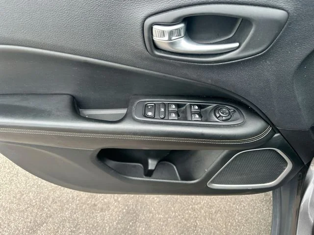 Used 2018 Gray Jeep Latitude image 15