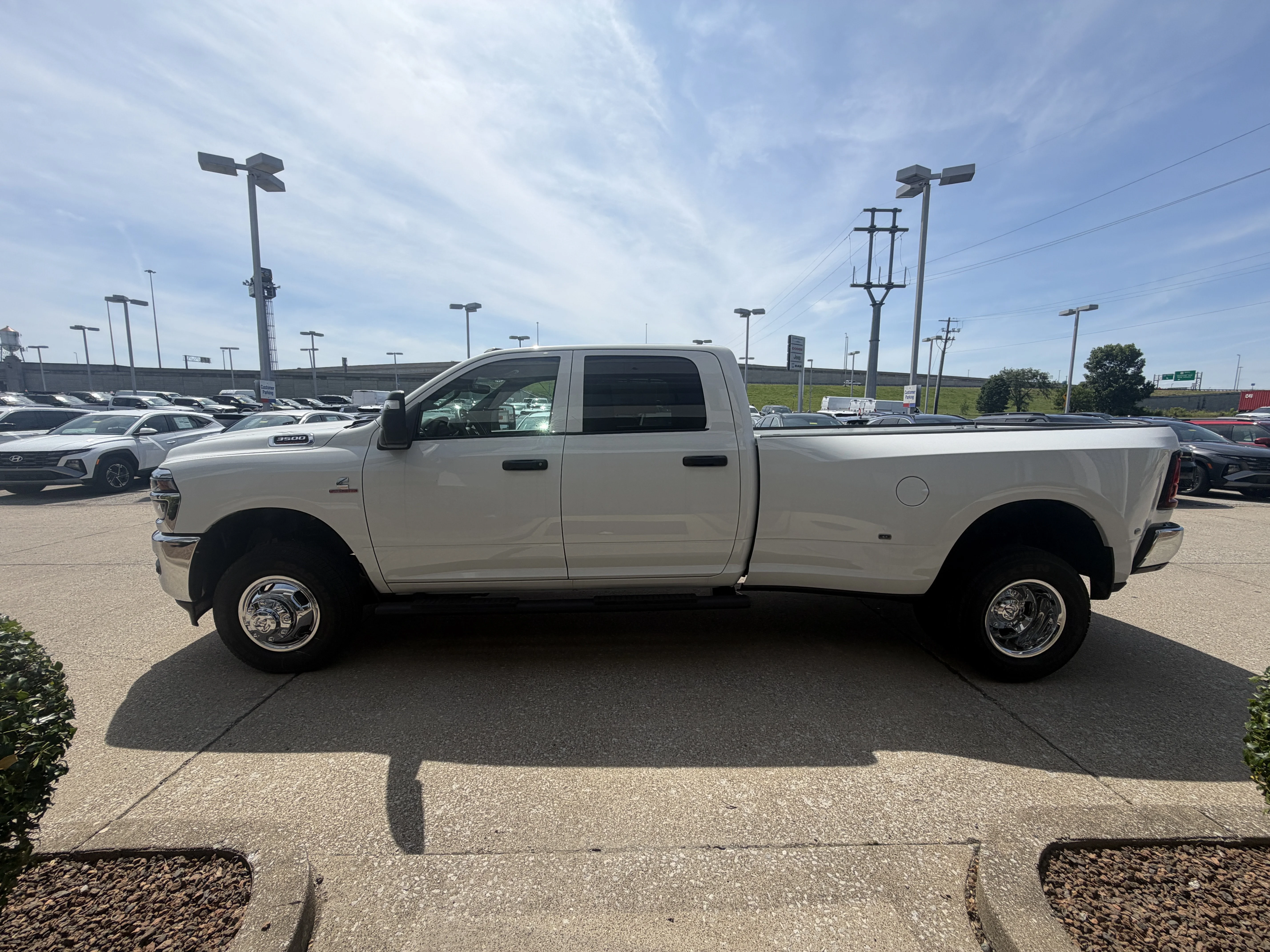 New 2026 Bright White Clear-Coat Exterior Paint RAM Tradesman image 15
