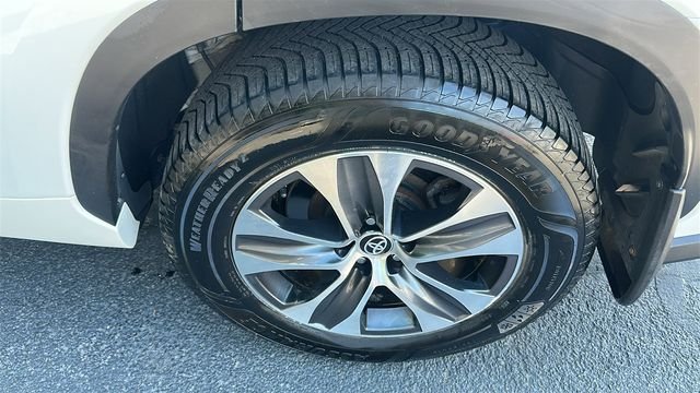 Used 2023 Beige Toyota XLE image 36