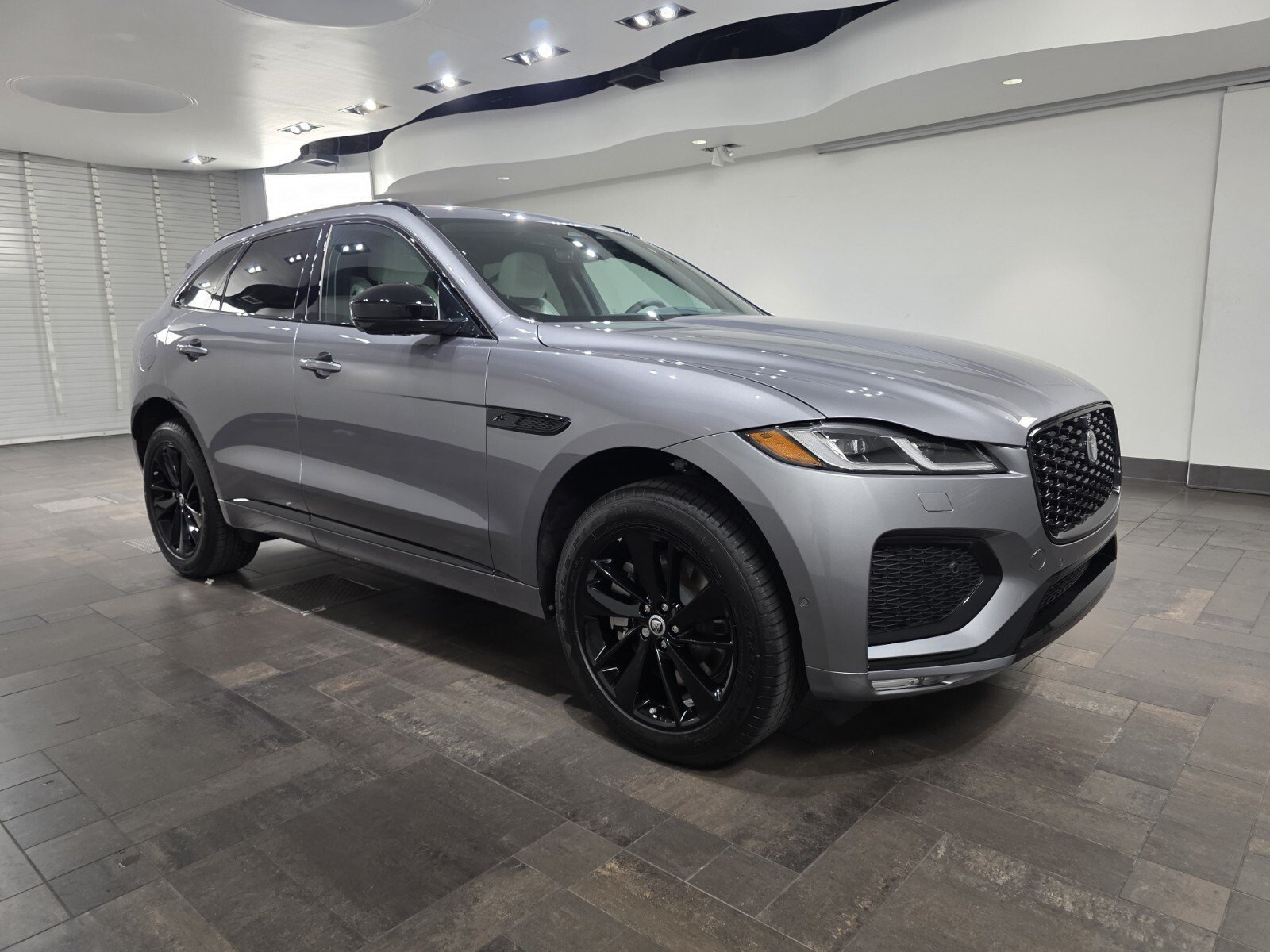 New 2026 Eiger Grey JAGUAR P250 R-DYNAMIC S image 24