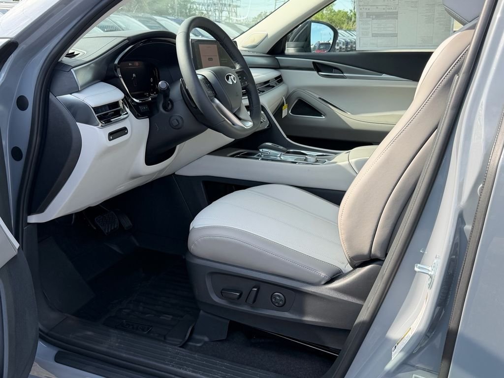 New 2027 HARBOR GRAY INFINITI Luxe FWD image 13