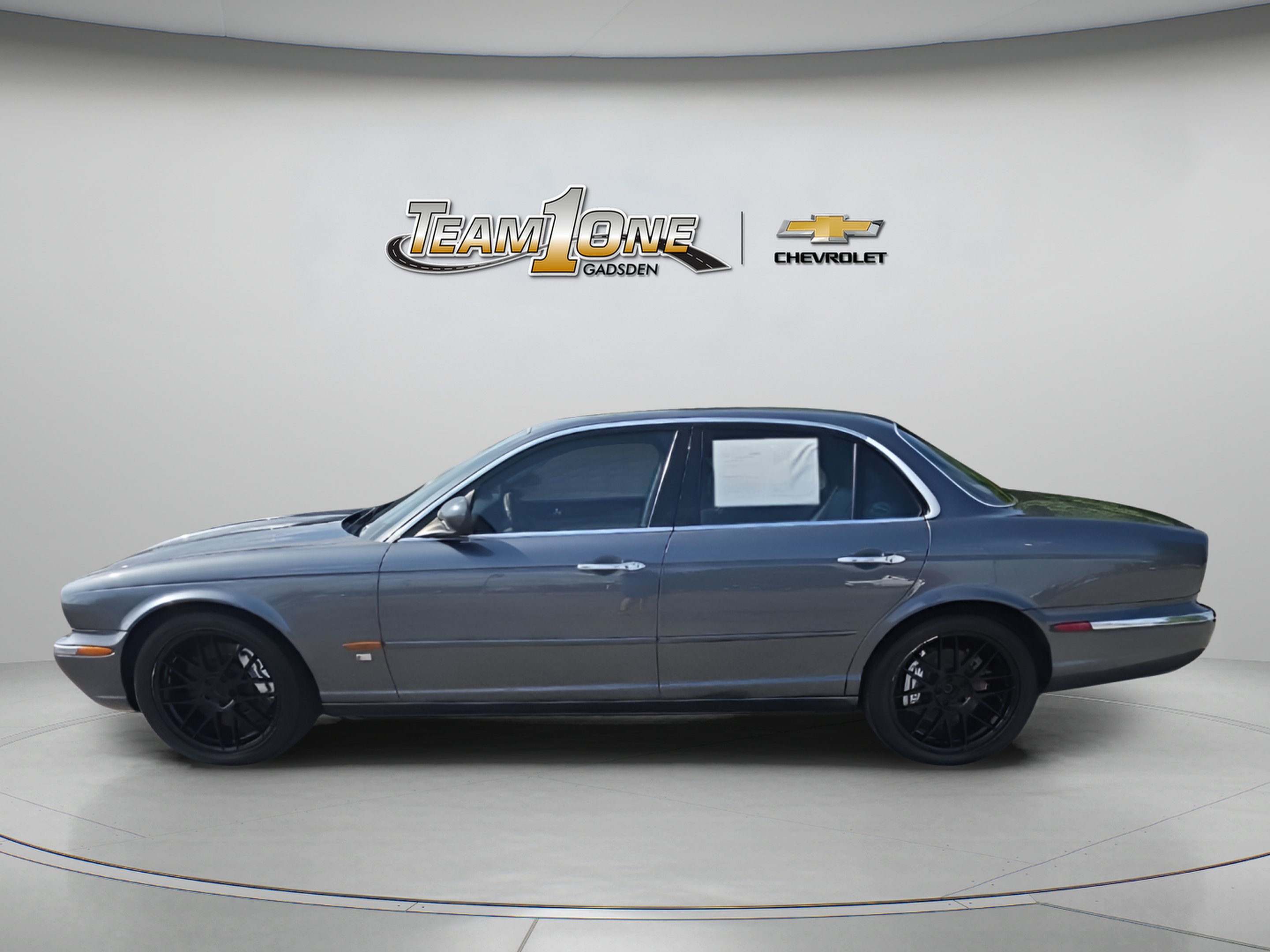Used 2004  Jaguar XJR image 4