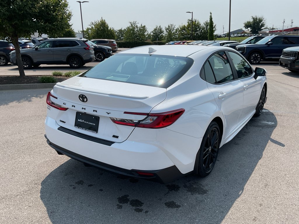 Used 2025 Ice Cap Toyota SE image 9