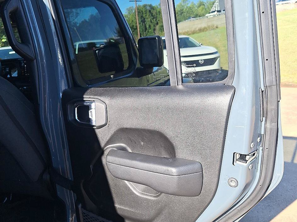 Used 2025 Anvil Clearcoat Jeep Sport S image 25