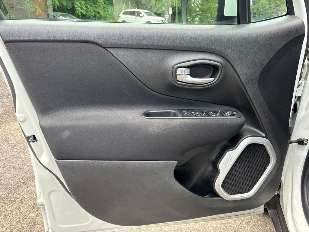Used 2021 White Jeep Latitude image 14