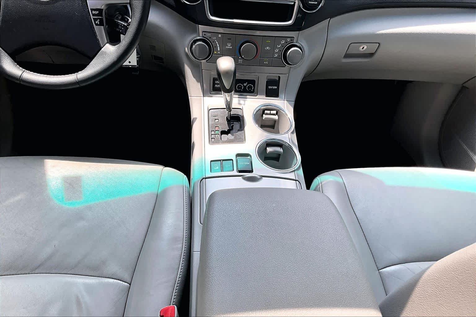Used 2013 Classic Silver Metallic Toyota SE image 17