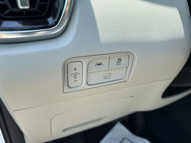 Used 2023 White Kia SX image 33