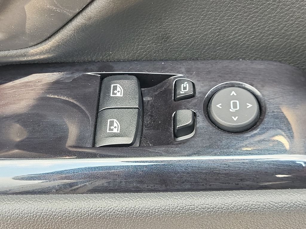 Used 2021 White Toyota 3.0 image 11