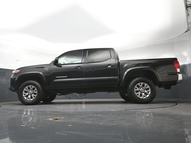 Used 2017 Black Toyota SR5 image 28