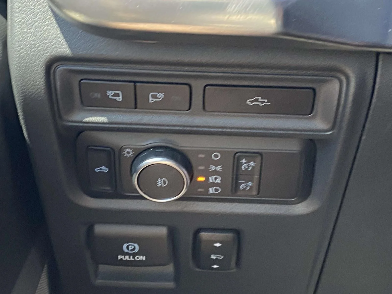 Used 2022 Silver Ford Lariat image 27