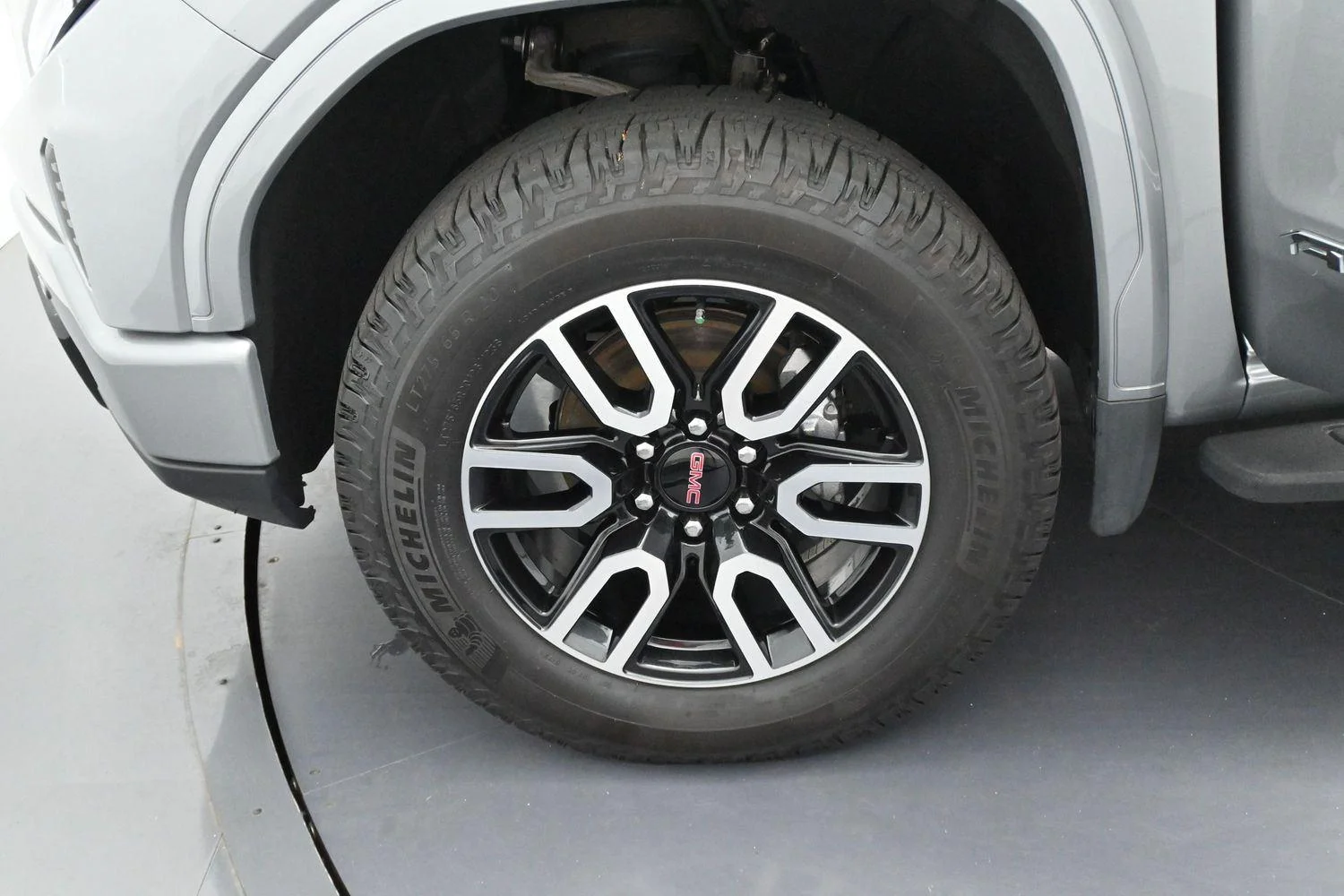Used 2024 Sterling Metallic GMC AT4 image 37