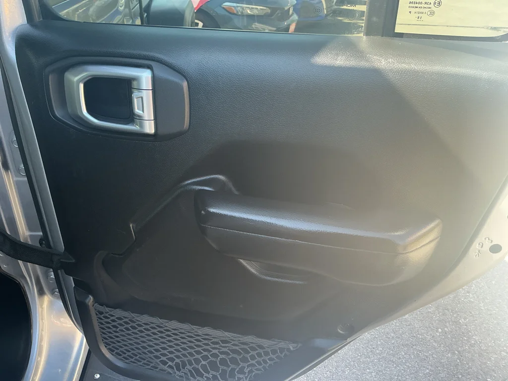 Used 2019 Billet Silver Metallic Clearcoat Jeep Sport S image 15