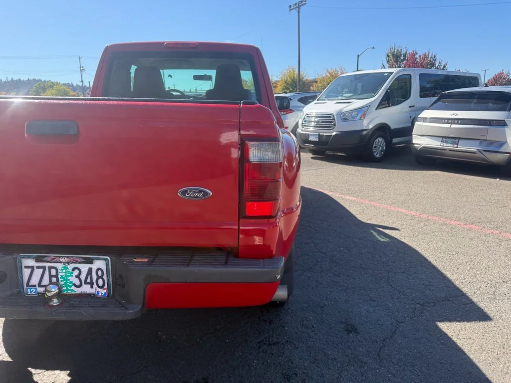 Used 2004 Bright Red Clearcoat Ford Edge image 5