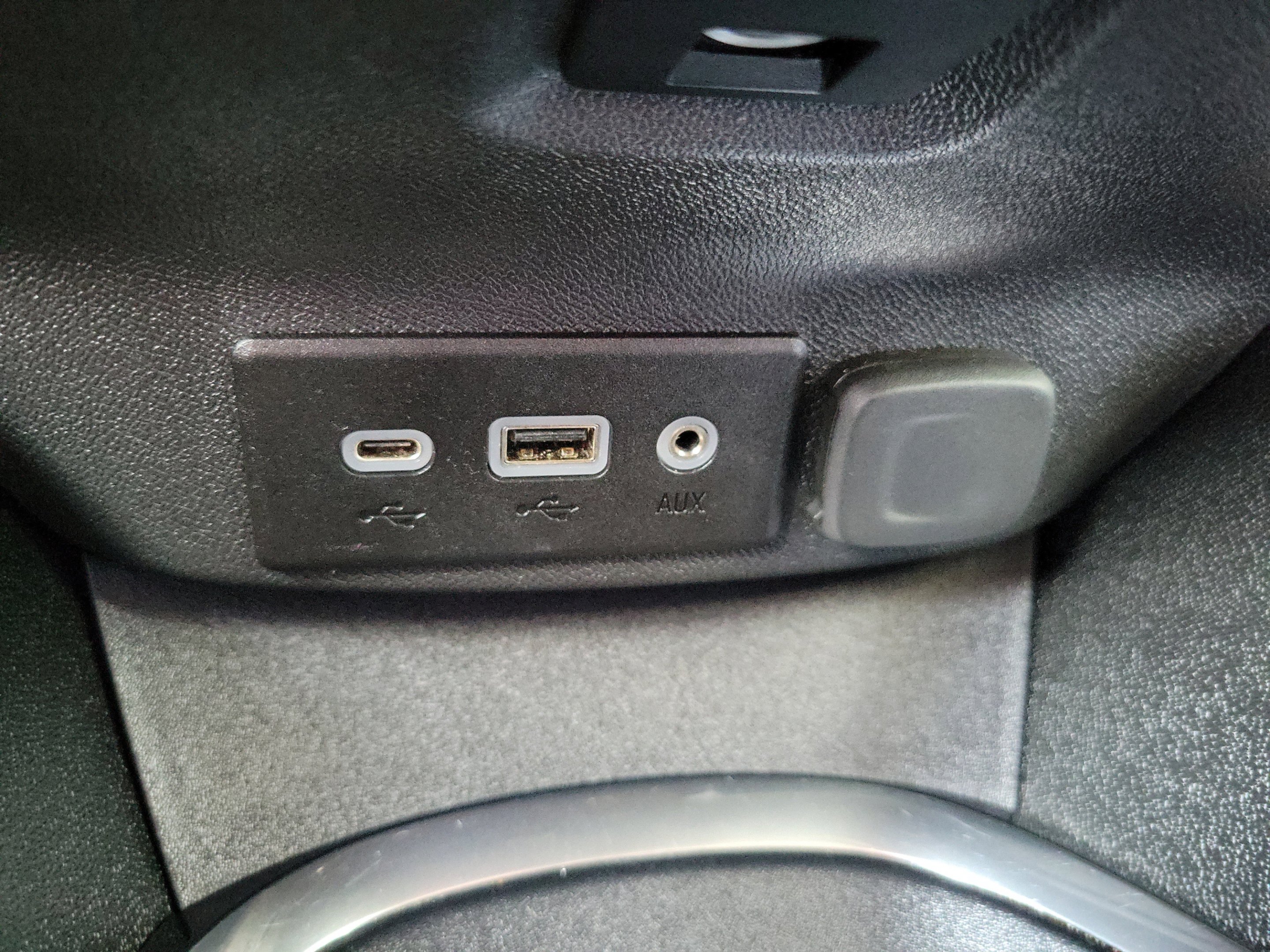 Used 2024 Summit White Chevrolet LT image 18