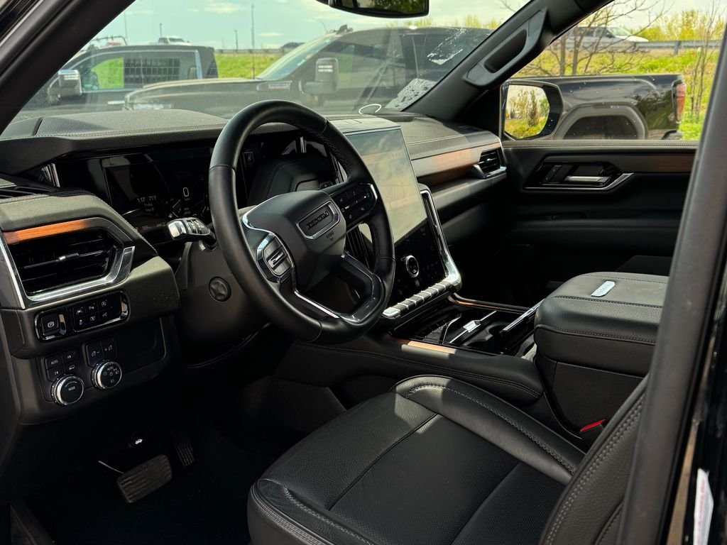 2025 GMC Yukon XL Denali - Photo 28
