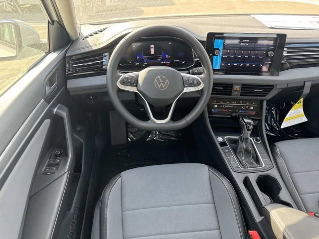 2025 Volkswagen Jetta SE - Photo 9
