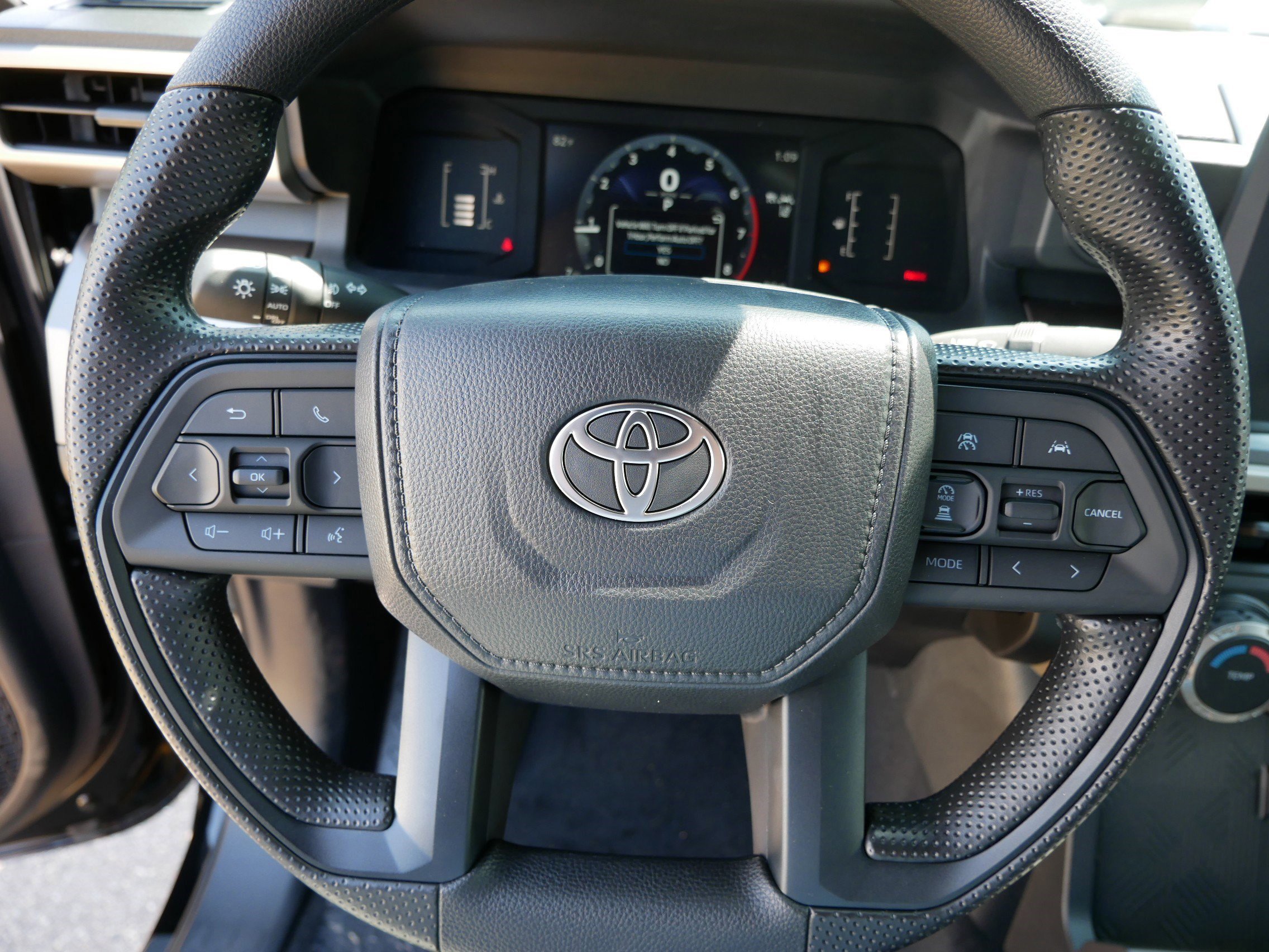 2025 Toyota Tacoma SR5 - Photo 9