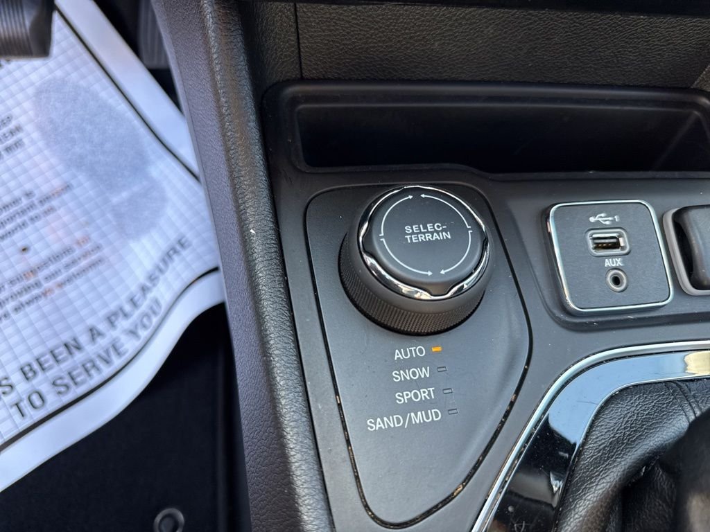 Used 2020 White Jeep Limited image 33