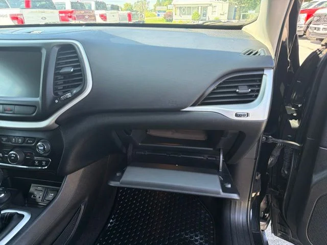 Used 2018 Diamond Black Jeep Latitude Plus image 34