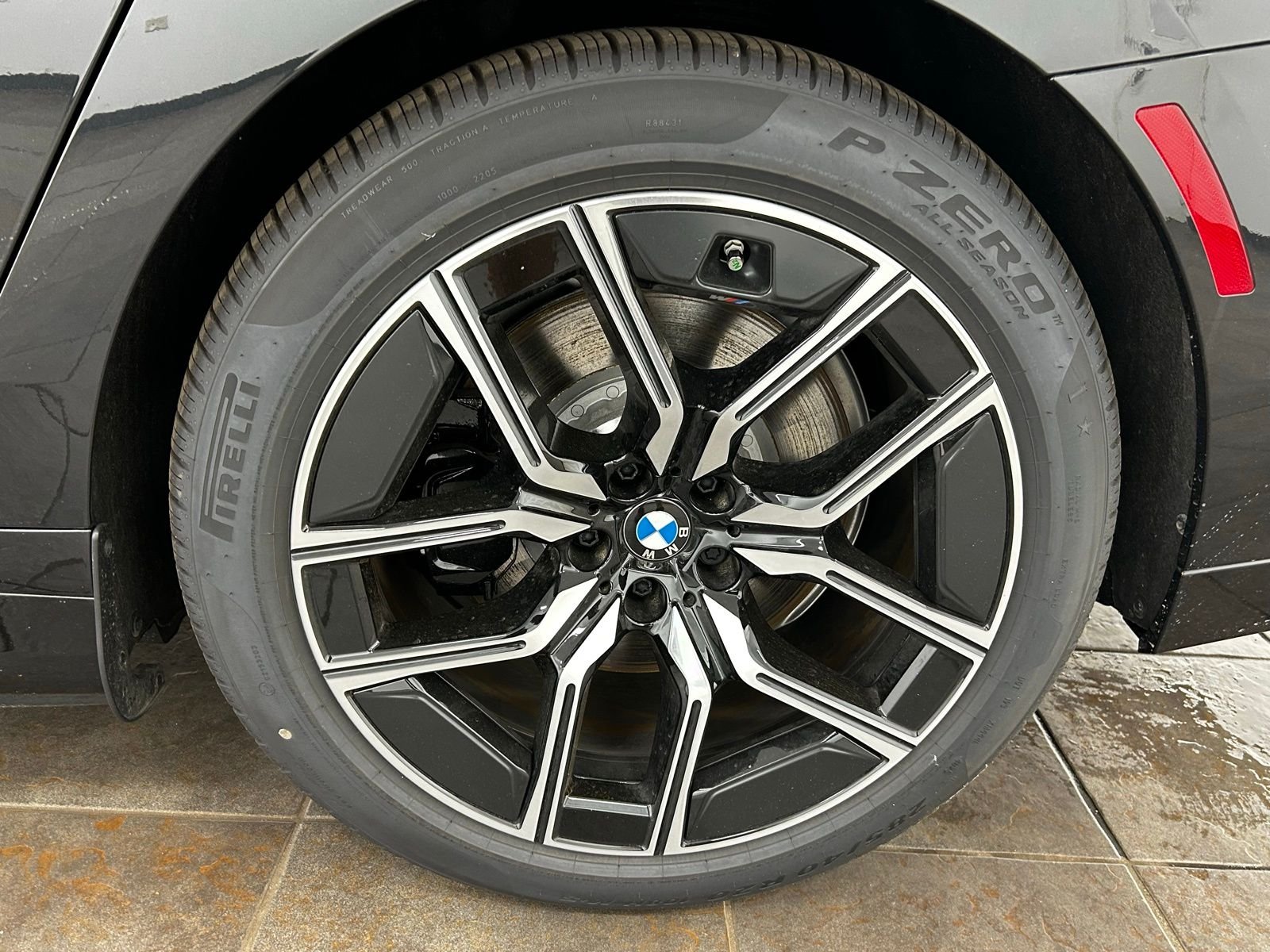 New 2026 Black Sapphire Metallic BMW xDrive60 image 59